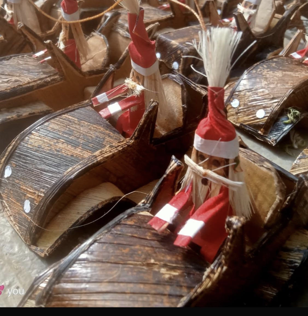 Driving Santa, Handmade Straw and Banana Leaf Ornament