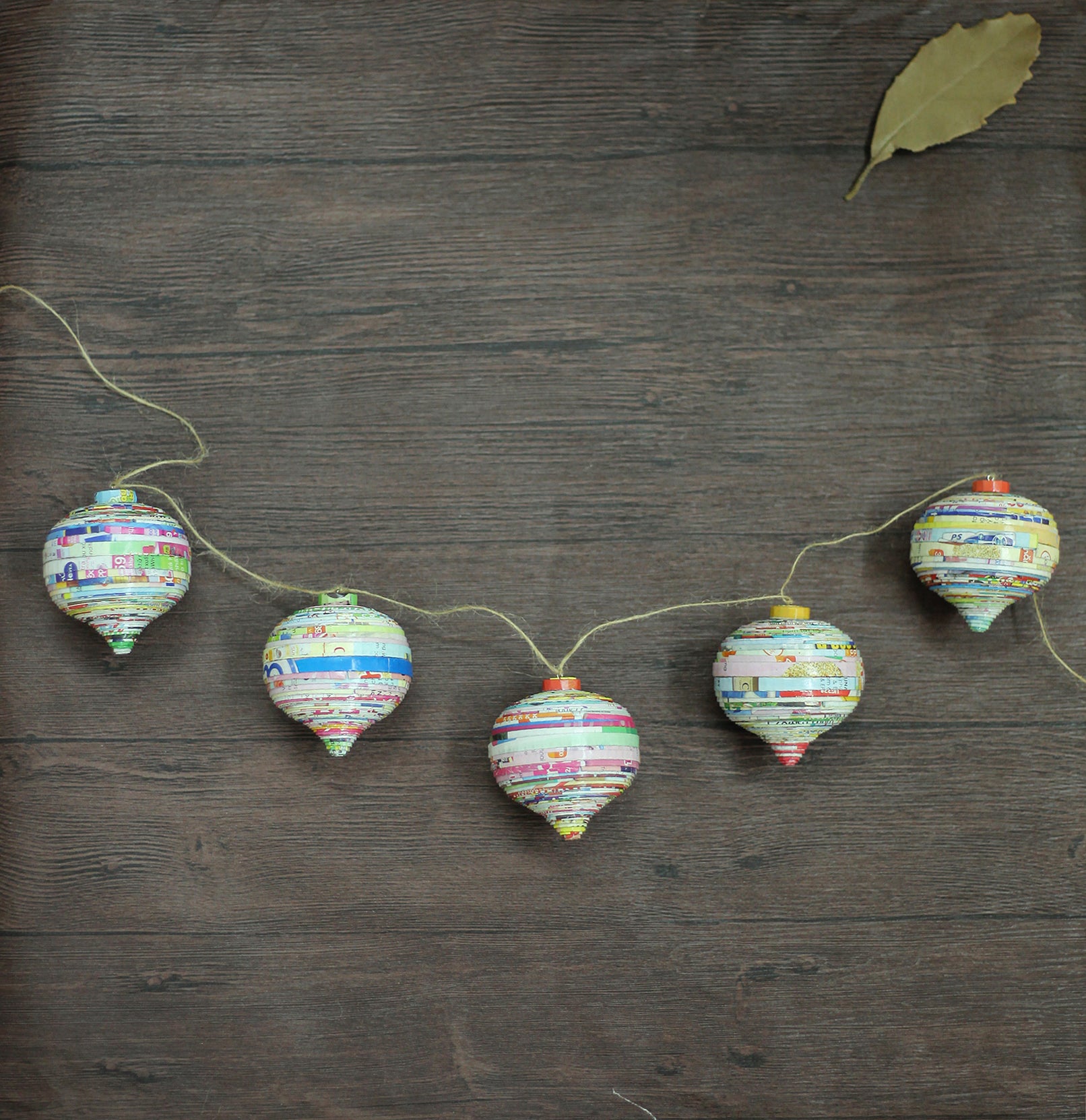 Garland of 5 bubbles in multi colors Garland of 5 bubbles in multi colors