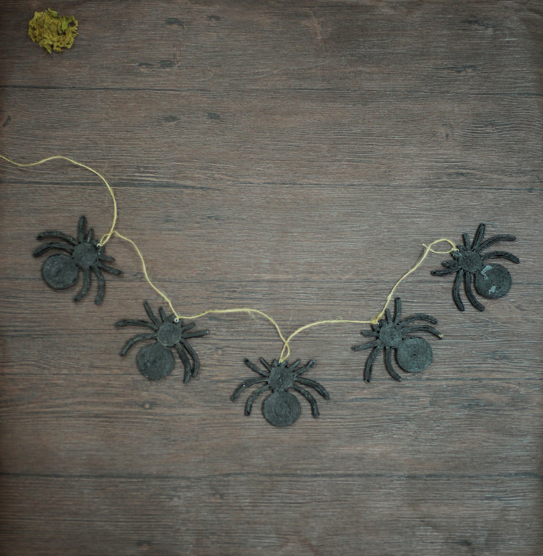 Garland of 5 Spiders in Black